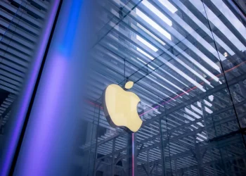 Trump Tariff Threat Tests EU Resolve to Hurt Apple and Meta