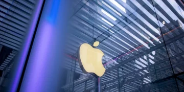 Trump Tariff Threat Tests EU Resolve to Hurt Apple and Meta