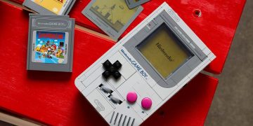 Build Your Own Nintendo Game Boy—Now with a Lenticular Display, Thanks to LEGO