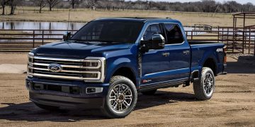 Ford Halts F-150 Lightning Production to Prioritize Gas and Hybrid Trucks