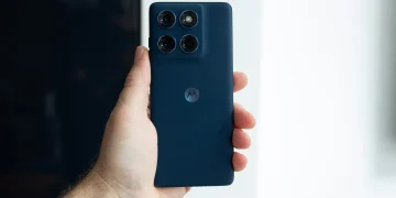 Motorola’s mid-range iPhone Air rival packs a remarkably large battery for its ultra-thin profile