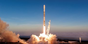 SpaceX Expands Spectrum Holdings With Another $2.6 Billion Deal, Fueling Wireless Disruption Rumors