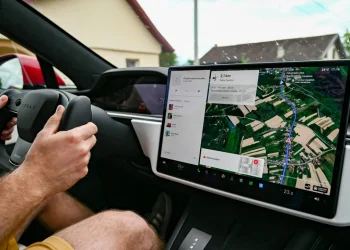 Forget Your Phone? Tesla Will Let You Know With a Chime and Flash