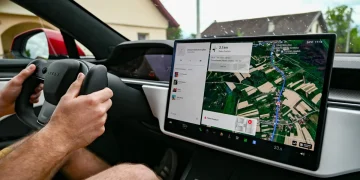 Forget Your Phone? Tesla Will Let You Know With a Chime and Flash