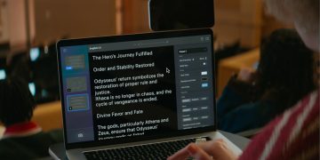 MacBooks Now Let You Zoom Real-World Text With Built-In Magnifier